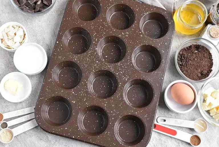 Step 1 - Chocolate-Glazed Gingerbread Cakes