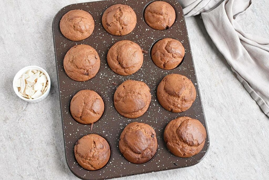Chocolate-Glazed Gingerbread Cakes recipe - step 6