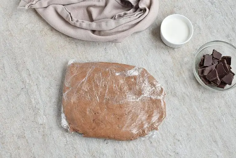 Chocolate Shortbread Stars recipe - step 3