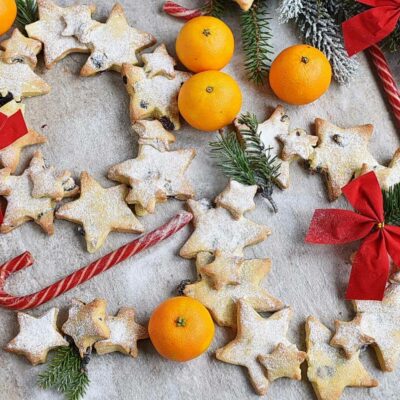 How to serve Christmas Shortbread Star Wreath