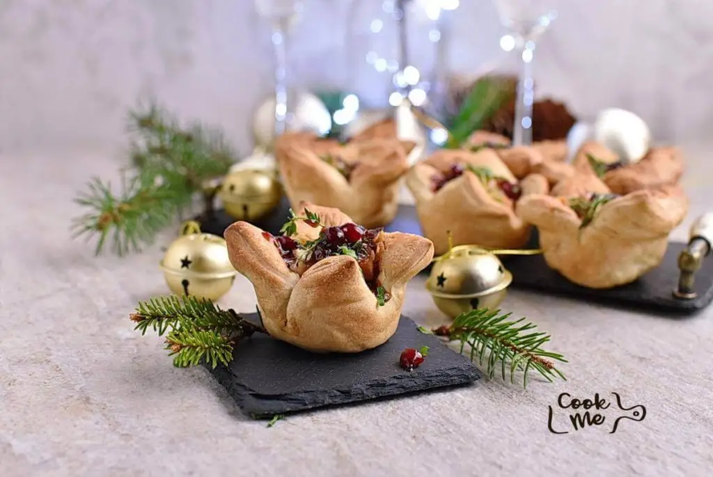 Quick Chicken, Cranberry and Brie Canapés