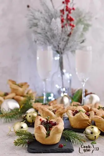 Quick Chicken, Cranberry and Brie Canapés