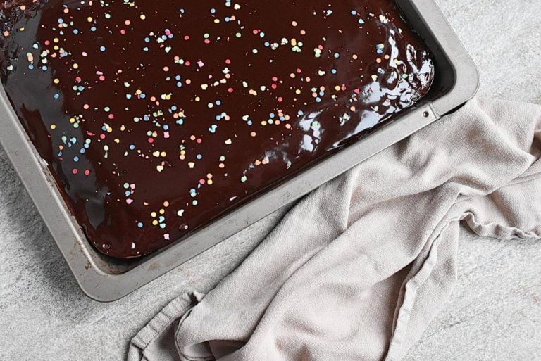 Step 9 - Easy Chocolate Birthday Cake