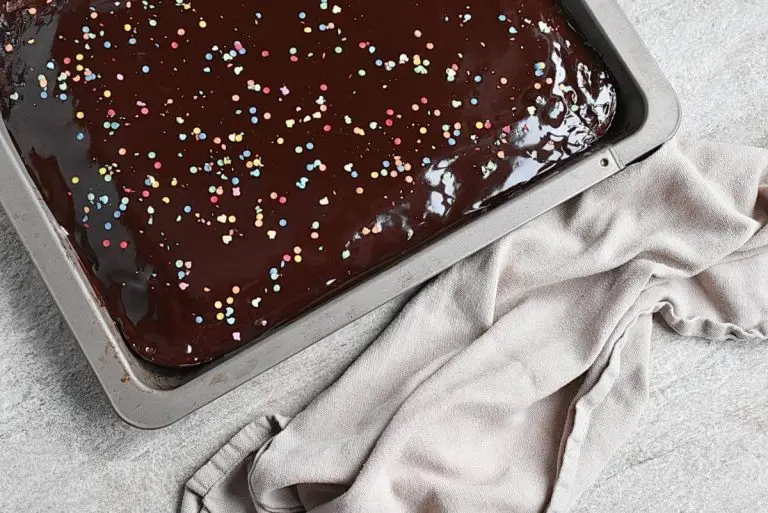 Step 9 - Easy Chocolate Birthday Cake