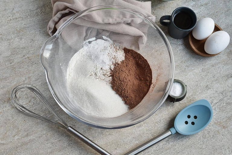 Step 3 - Easy Chocolate Birthday Cake