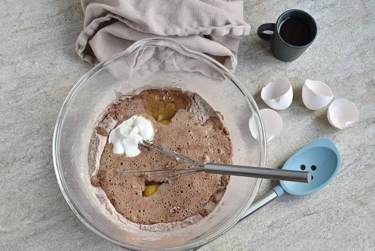 Step 4 - Easy Chocolate Birthday Cake