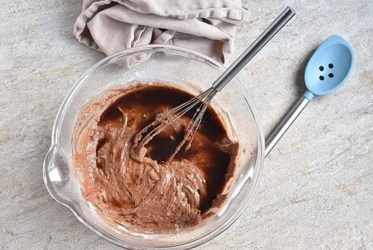 Step 5 - Easy Chocolate Birthday Cake