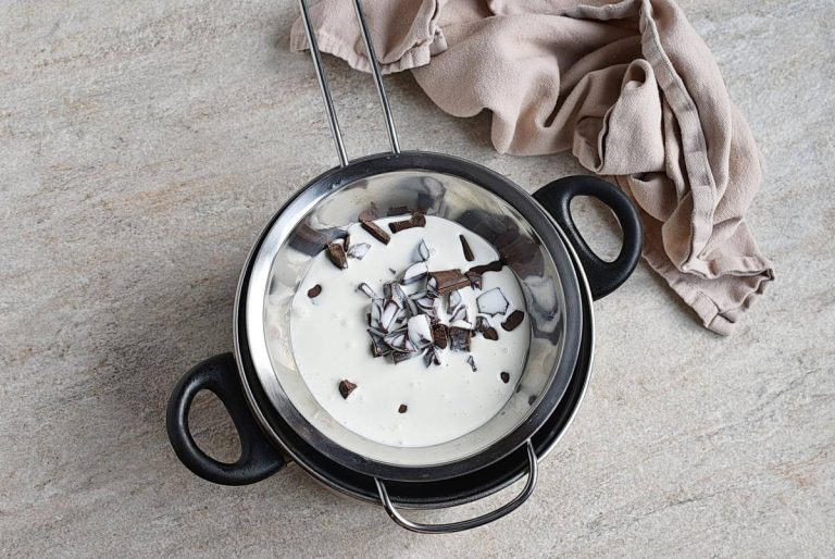 Step 8 - Easy Chocolate Birthday Cake
