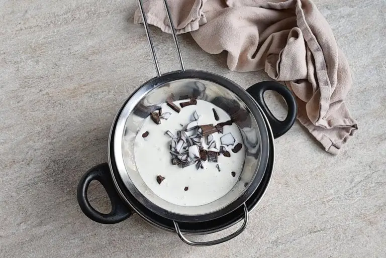 Step 8 - Easy Chocolate Birthday Cake