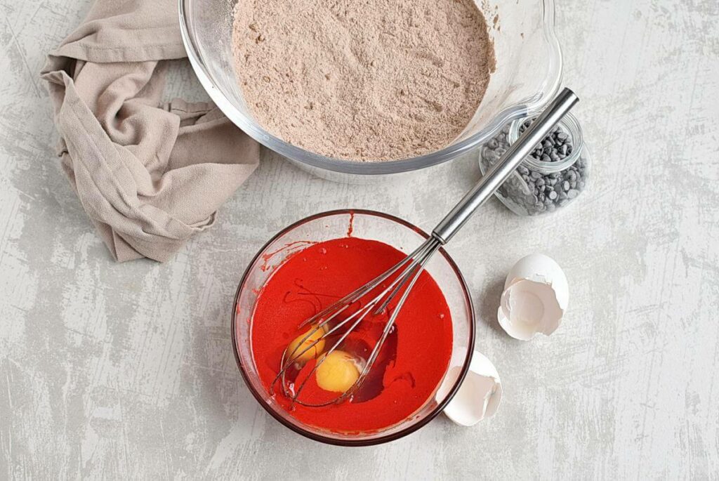 Red Velvet Chocolate Chip Muffins recipe - step 3