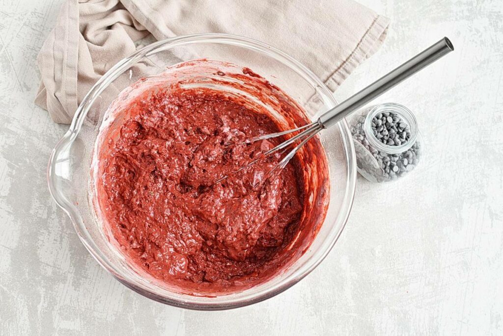 Red Velvet Chocolate Chip Muffins recipe - step 4