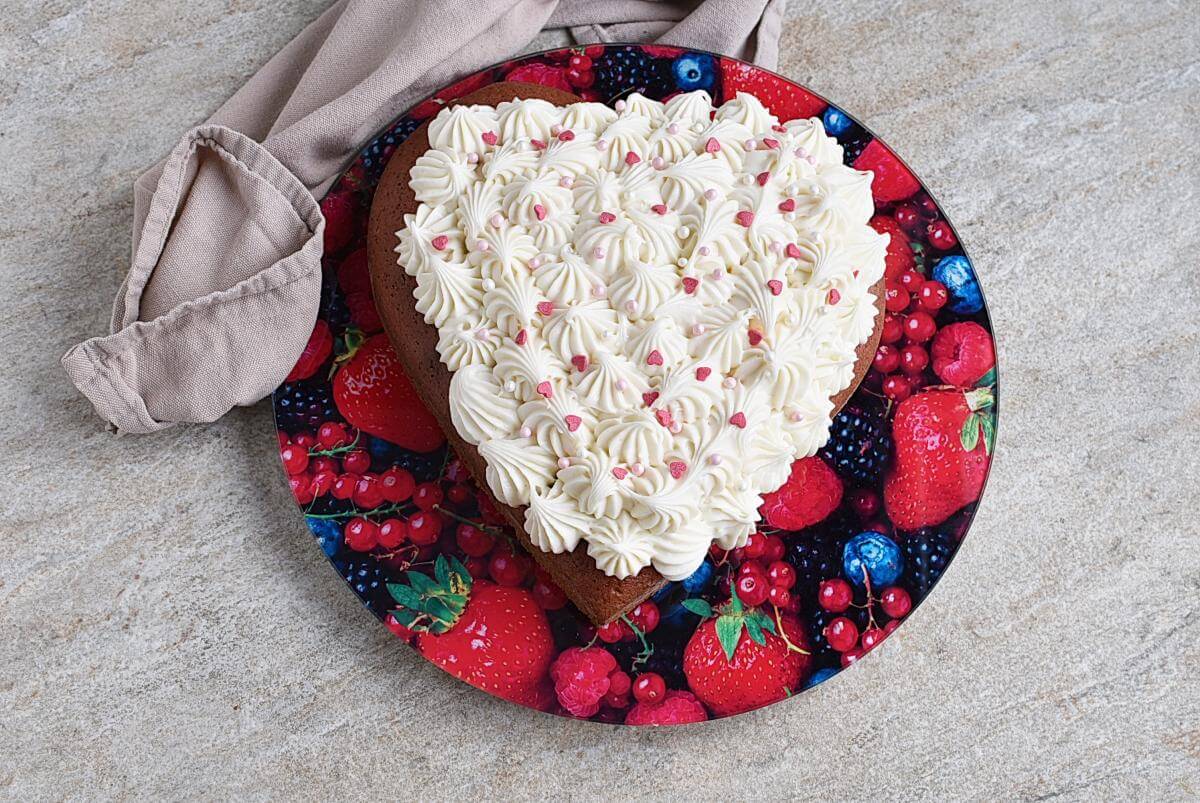 Valentine Red Heart Cake Half kg. Buy Valentine Red Heart Cake online -  WarmOven