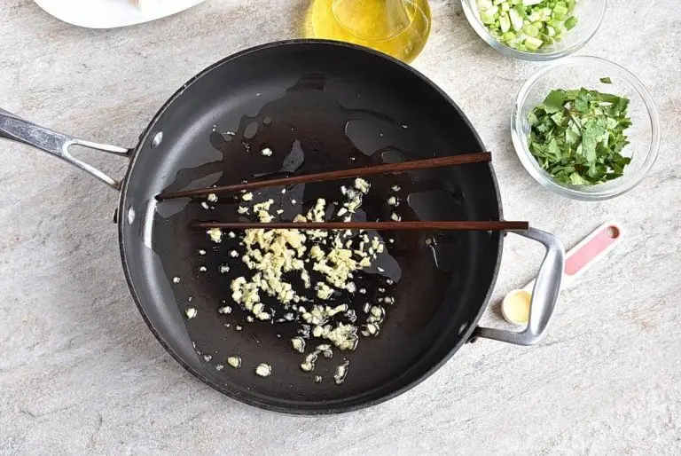 White Fish Fillets with Ginger and Soy recipe - step 1