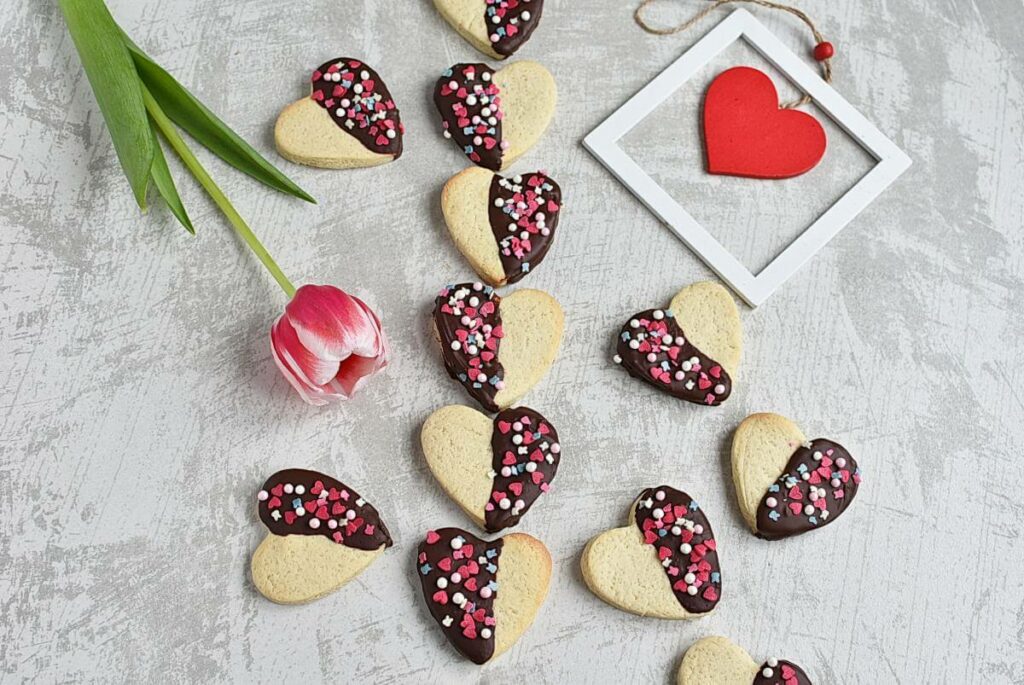 How to serve Chocolate Dipped Heart Cookies