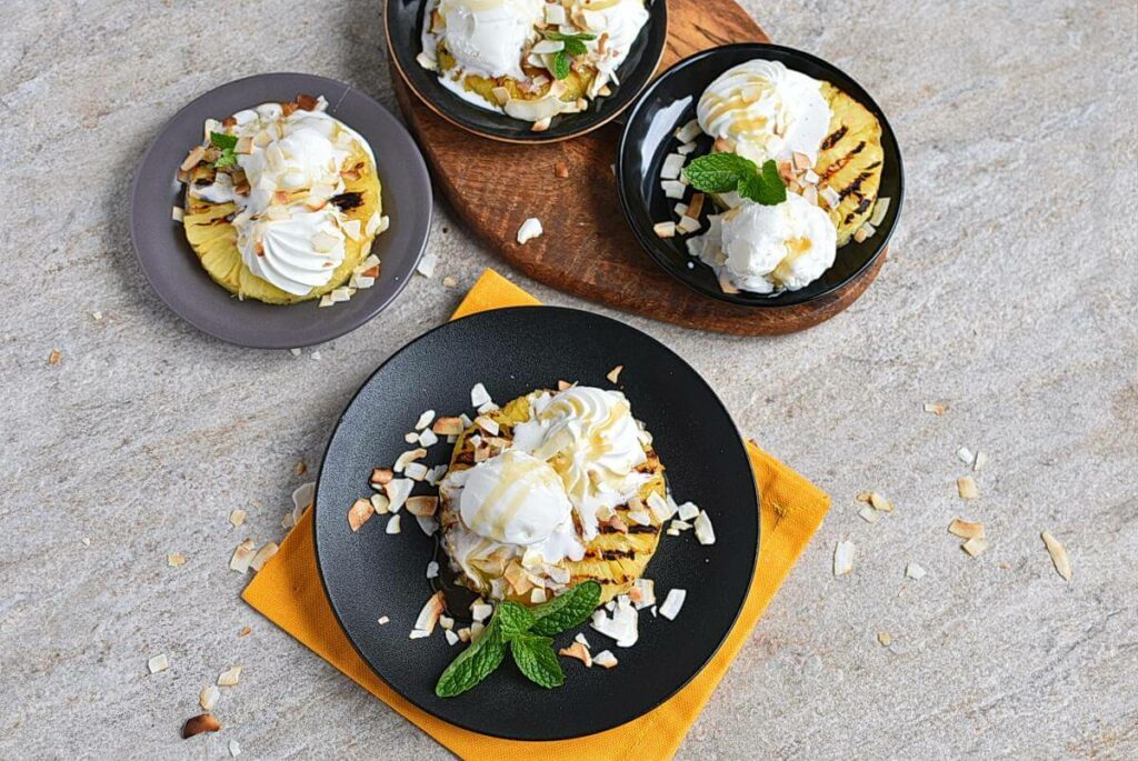 How to serve Grilled Pineapple Sundaes