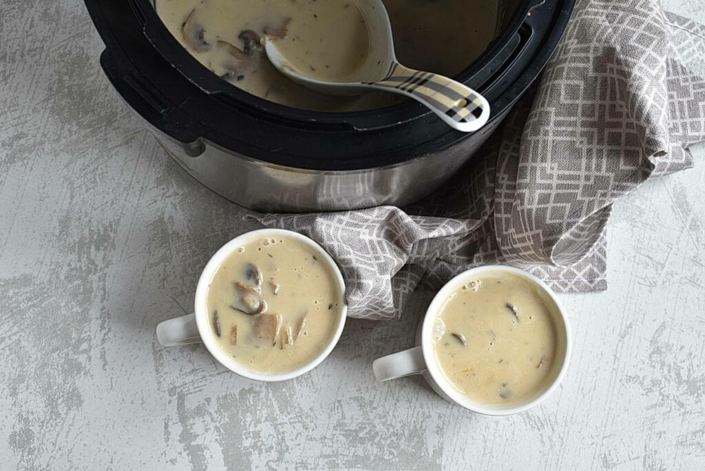 How to serve Instant Pot Creamy Mushroom Soup