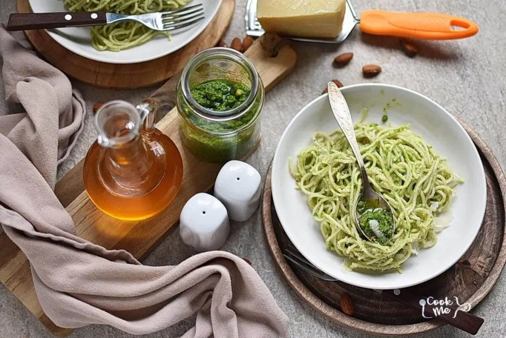 Kale and Almond Pesto Pasta