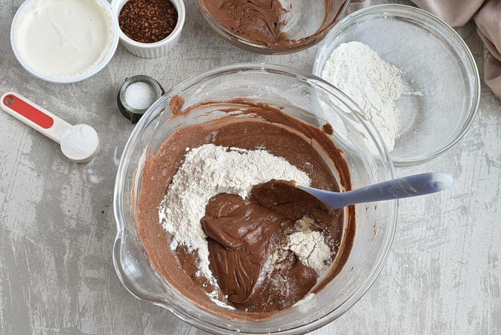 Dalgona Coffee Chocolate Cake recipe - step 6