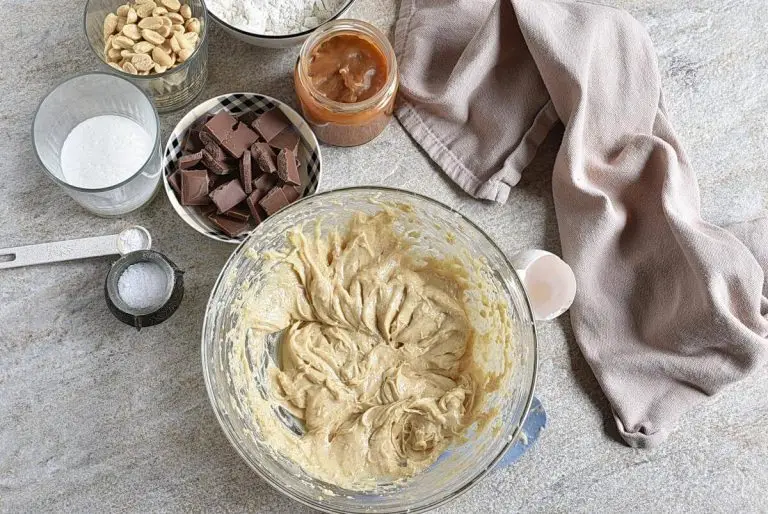 Step 3 - Snickers Blondie Tart