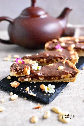 Snickers Blondie Tart