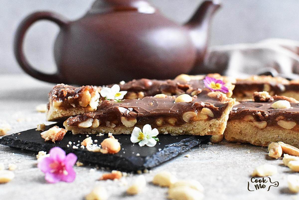 Snickers Blondie Tart