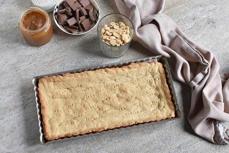 Step 6 - Snickers Blondie Tart