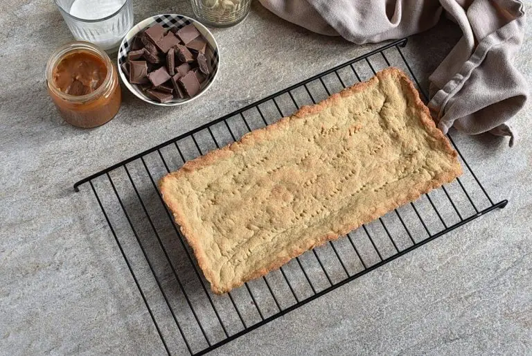 Step 7 - Snickers Blondie Tart