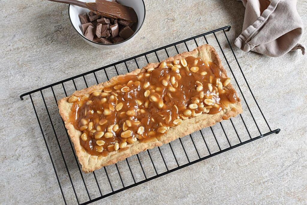 Snickers Blondie Tart recipe - step 9