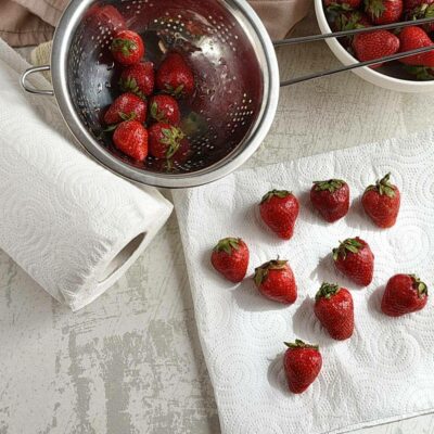 Chocolate Covered Strawberries recipe - step 1
