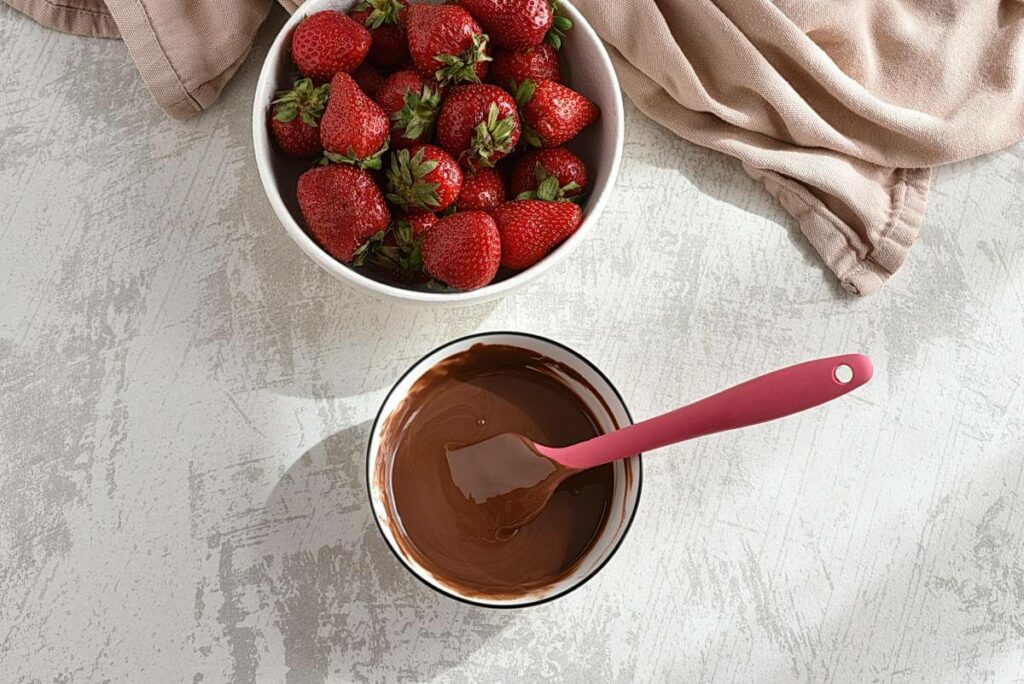 Chocolate Covered Strawberries recipe - step 2