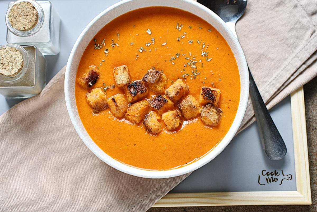 Creamy Tomato Soup with Buttery Croutons