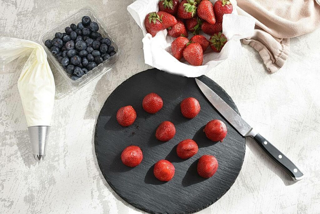 Red White and Blue Cheesecake Stuffed Strawberries recipe - step 2