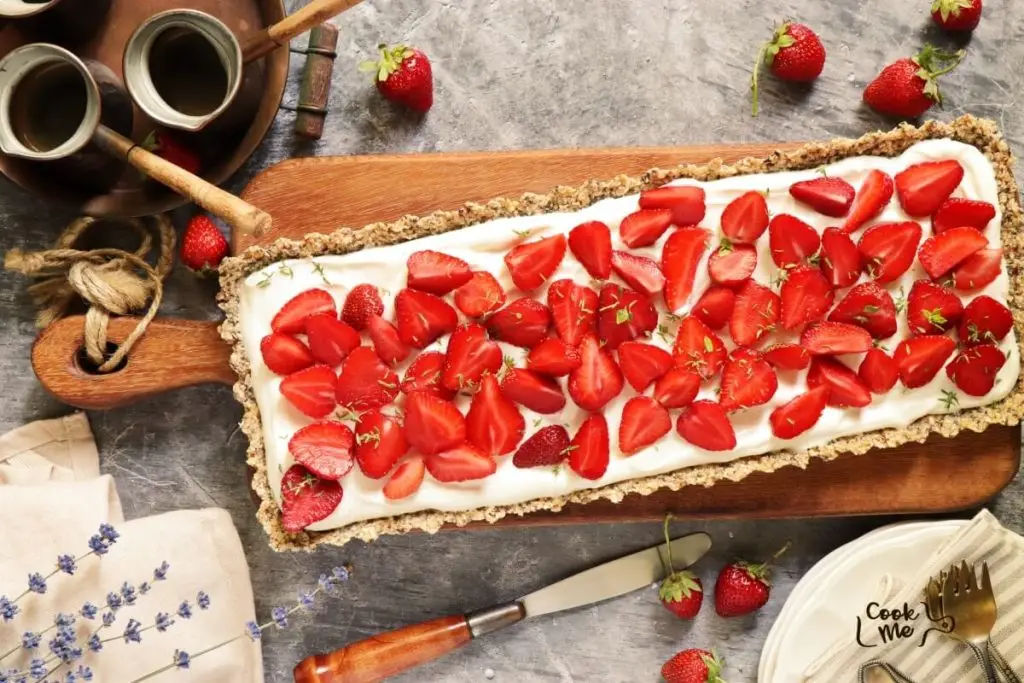 Skinny No-Bake Strawberry Cheesecake Tart