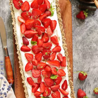 Skinny No-Bake Strawberry Cheesecake Tart Recipe-No Bake Strawberry Cheesecake Tart-Healthy Strawberry Tart