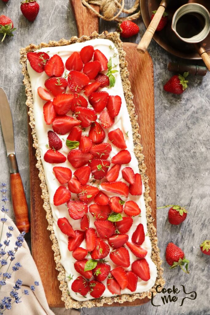 Skinny No-Bake Strawberry Cheesecake Tart