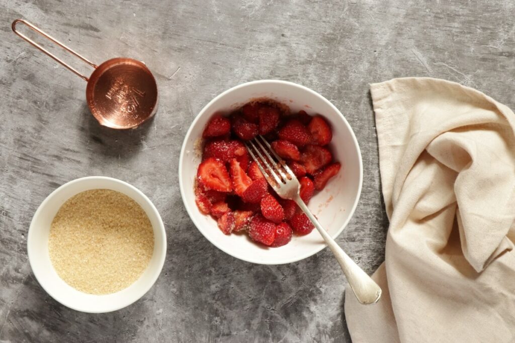 Strawberry Spoon Cake recipe - step 2