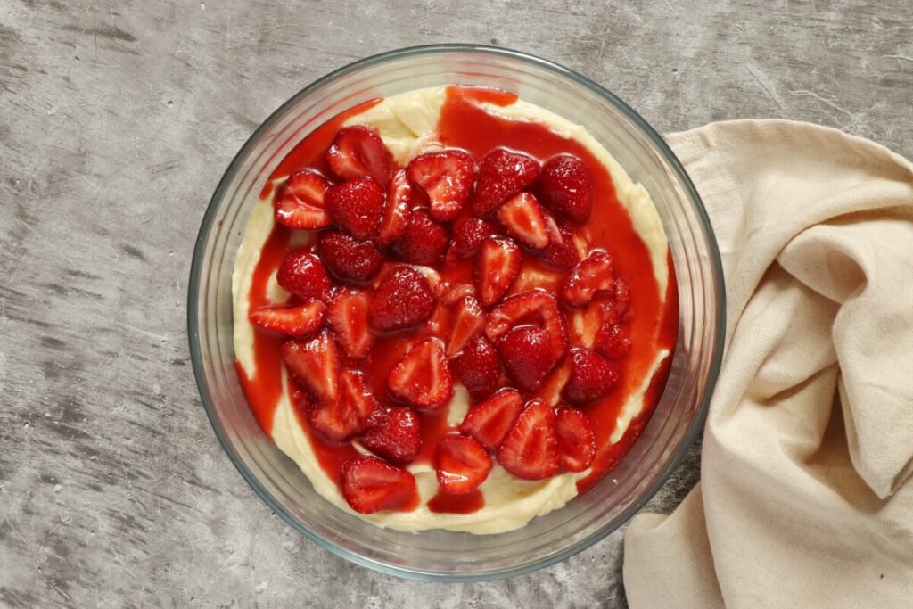 Strawberry Spoon Cake recipe - step 4
