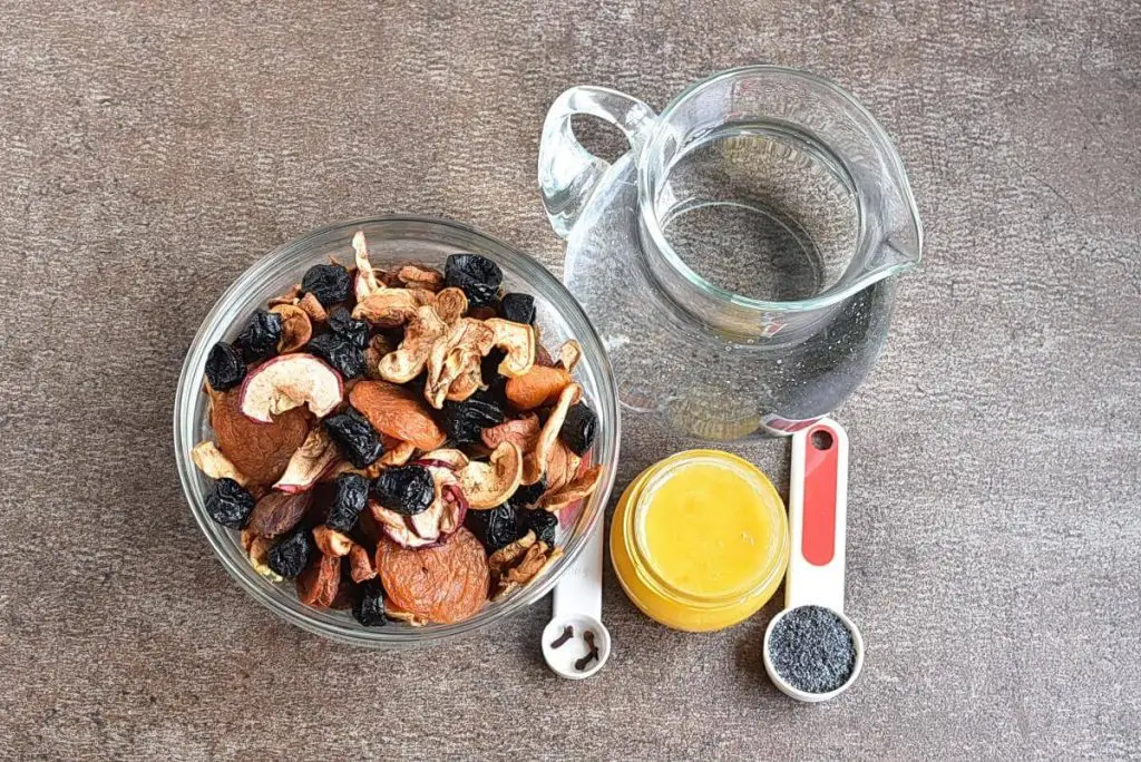 Ingredients for Mulled Uzvar – Dried Fruit Compote