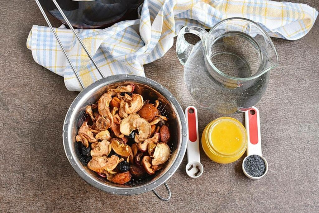 Mulled Uzvar – Dried Fruit Compote recipe - step 1
