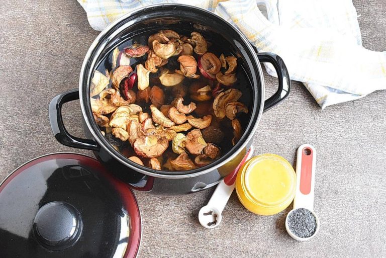 Step 2 - Mulled Uzvar – Dried Fruit Compote