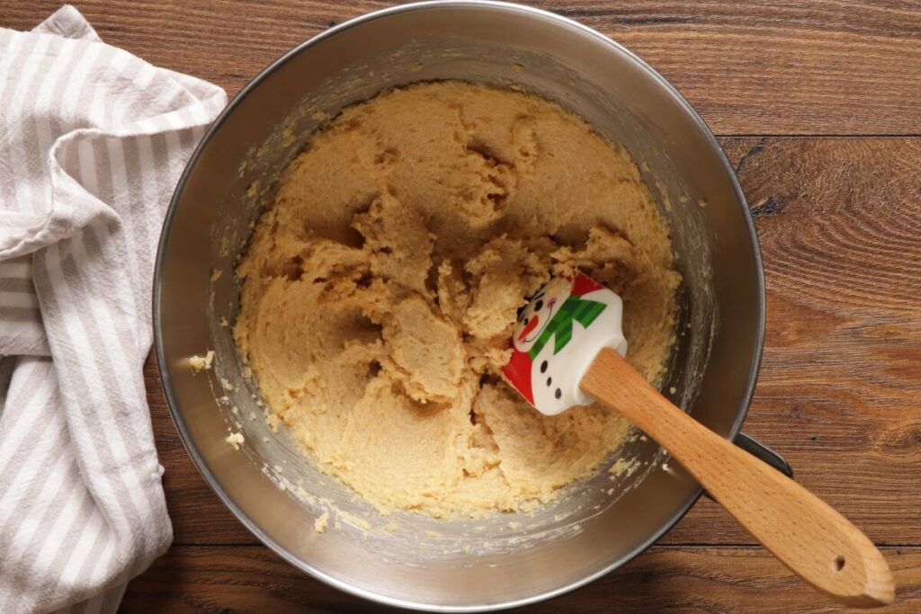 Gingerbread Crinkle Cookies recipe - step 1