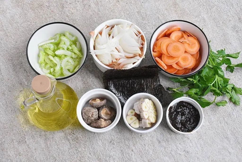 Ingredients for Hearty Vegetarian Umami Broth