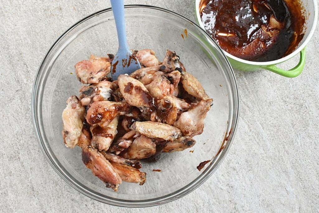 Sweet and Spicy Sticky Wings recipe - step 5