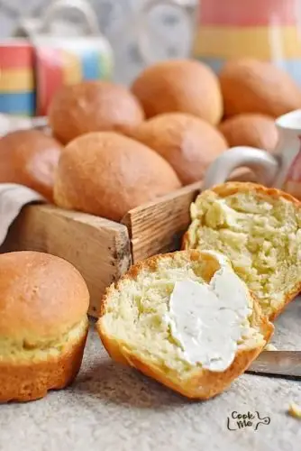 Yeast Cornbread Dinner Rolls