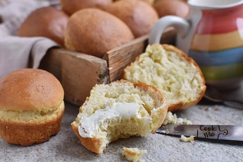 Yeast Cornbread Dinner Rolls