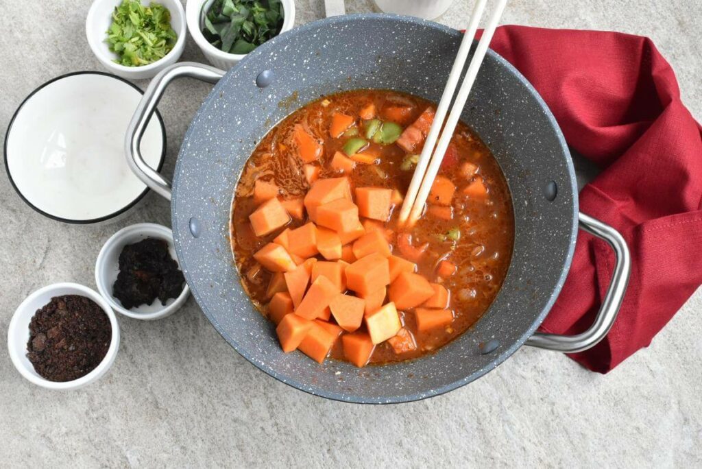 Spicy Thai Pumpkin Red Curry recipe - step 4
