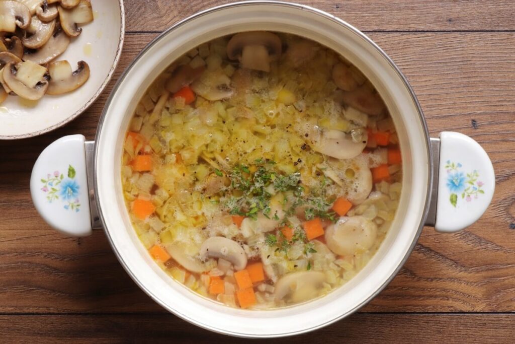 Ukrainian Mushroom Soup recipe - step 4