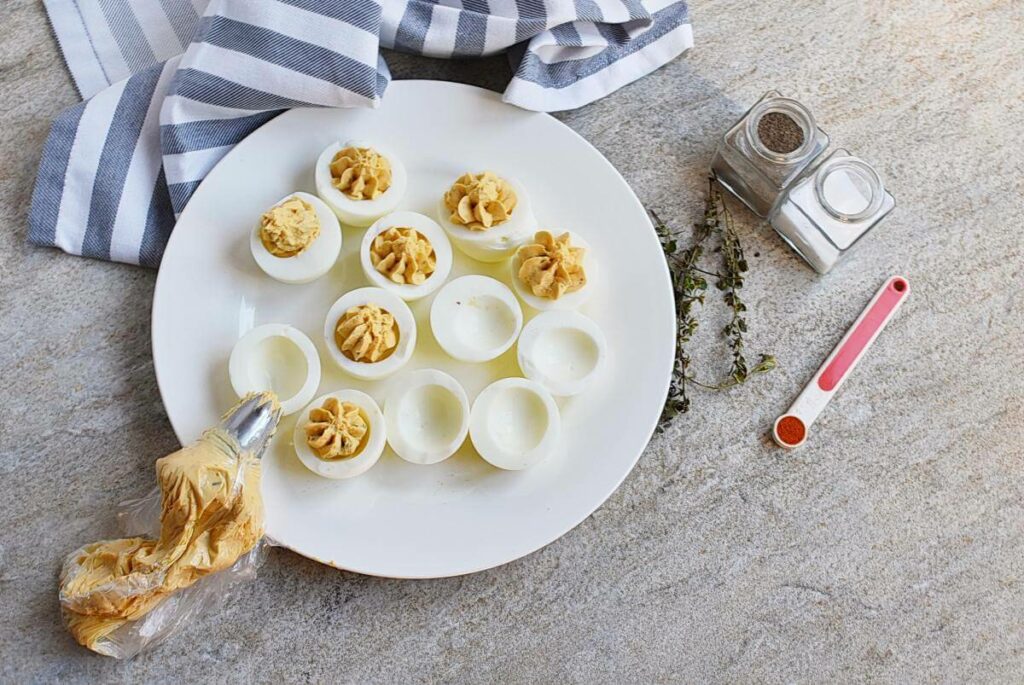 Deviled Eggs with Thyme and Dill recipe - step 7