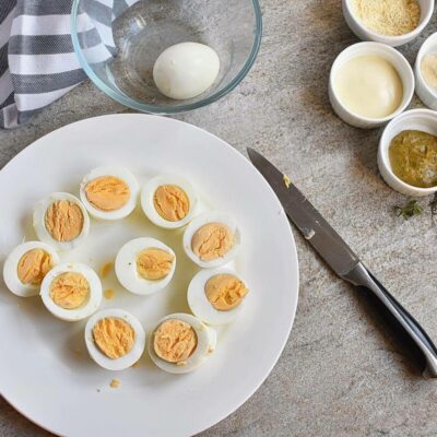 Deviled Eggs with Thyme and Dill recipe - step 3