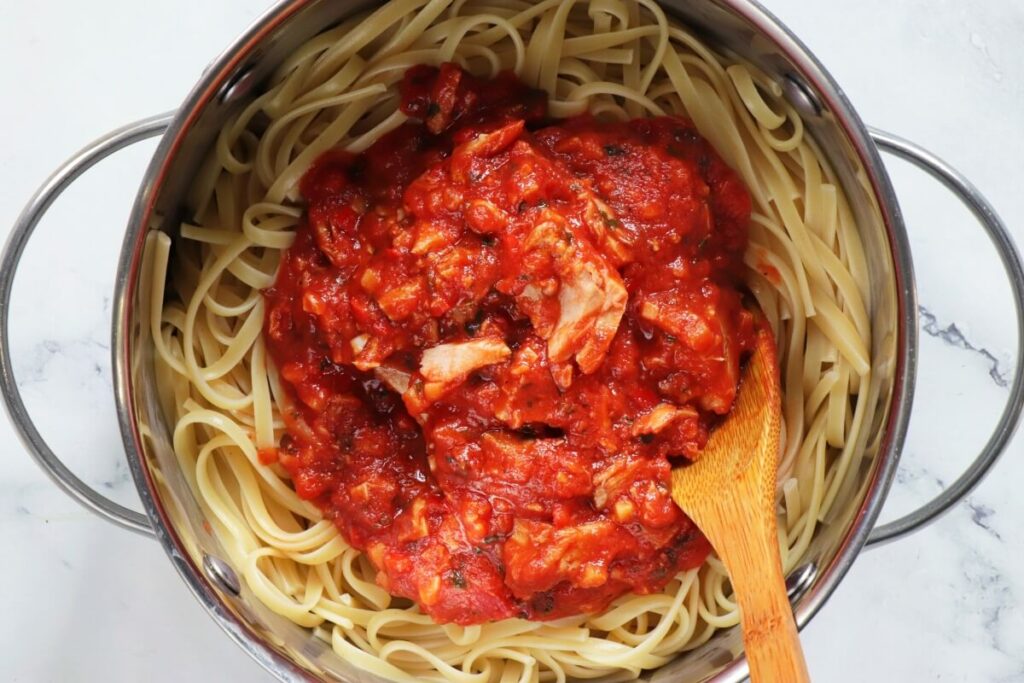 Pasta with Tuna Sauce recipe - step 5